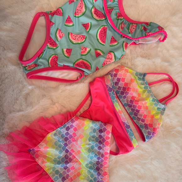 👒👧🏻👙Girl’s 18-24 bundle swimsuits, only one put in excellent condition - Picture 4 of 10